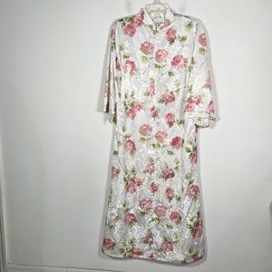 Carlton Hall Women’s NWT Size Small Partial Zip Satin Floral Print Robe Gown